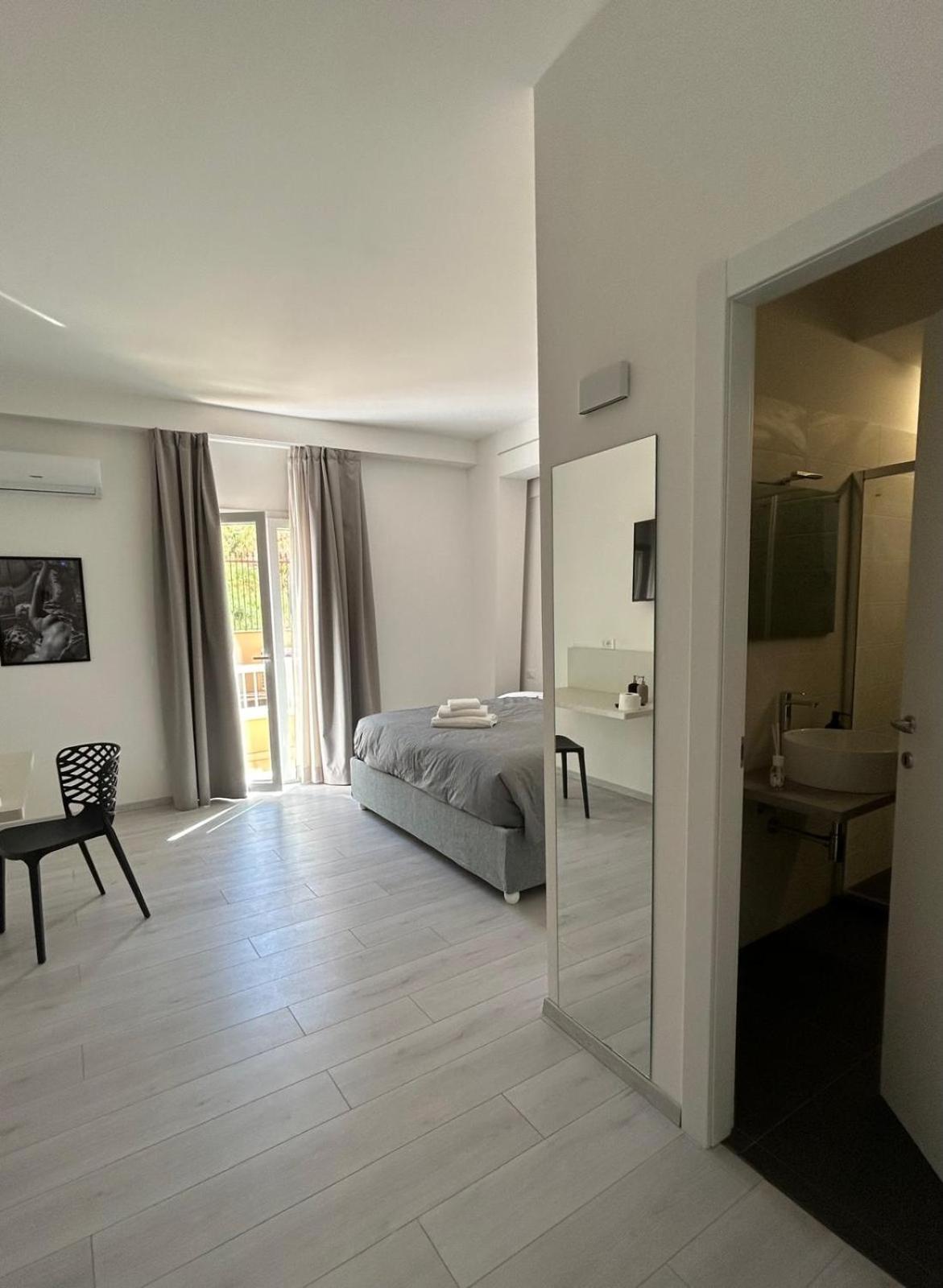 Affittacamere Mani - Camere Con Bagno Privato Gela Exteriör bild