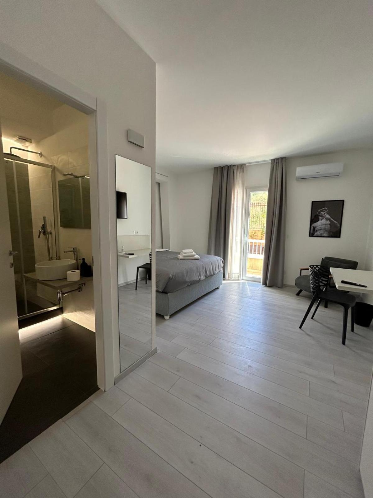 Affittacamere Mani - Camere Con Bagno Privato Gela Exteriör bild
