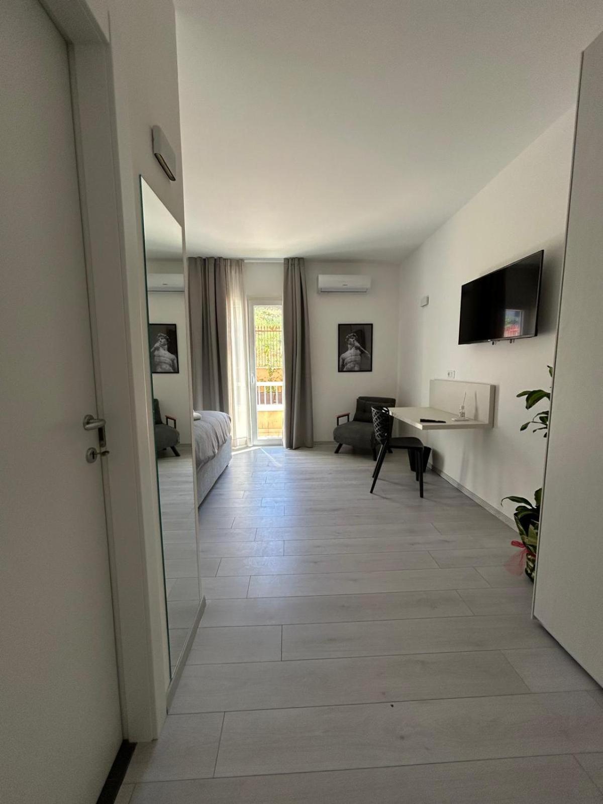Affittacamere Mani - Camere Con Bagno Privato Gela Exteriör bild