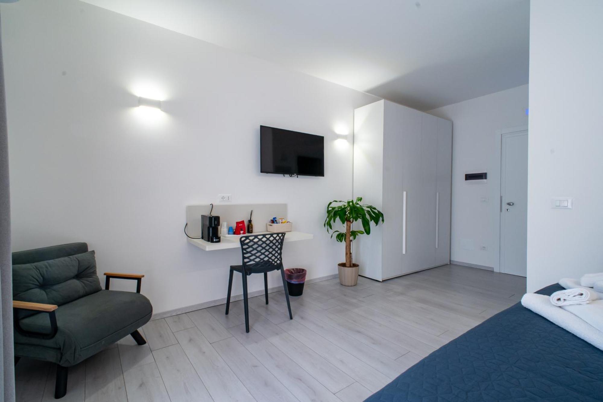 Affittacamere Mani - Camere Con Bagno Privato Gela Exteriör bild