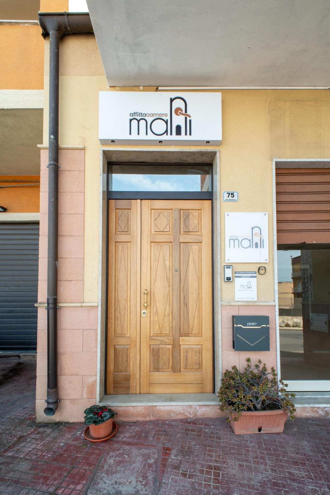 Affittacamere Mani - Camere Con Bagno Privato Gela Exteriör bild